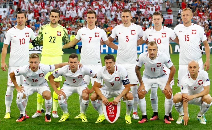 欧洲杯波兰穿什么衣服（波兰足球队欧洲杯）